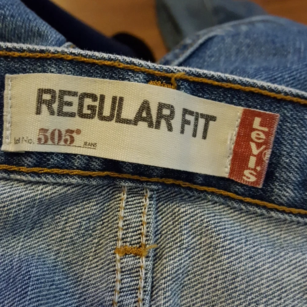 Levis 505 42 X 30 medium wash Regular Fit 100% cotton blue denim jeans EUC…